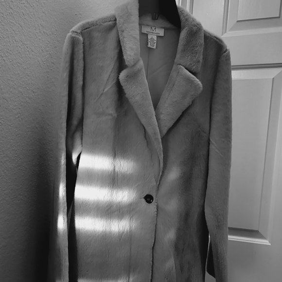 Magashoni Faux fur Coat - Picture 16 of 17